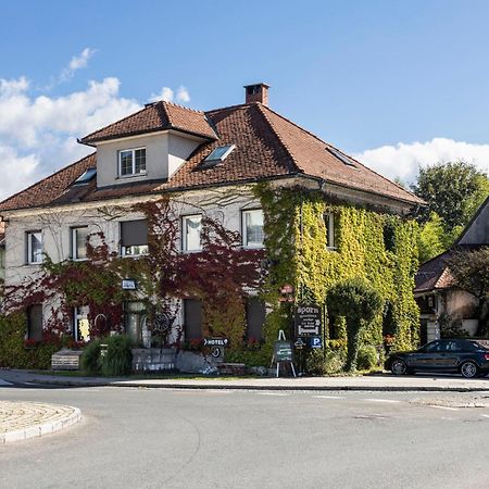 Hotel Sporn Radomlje エクステリア 写真
