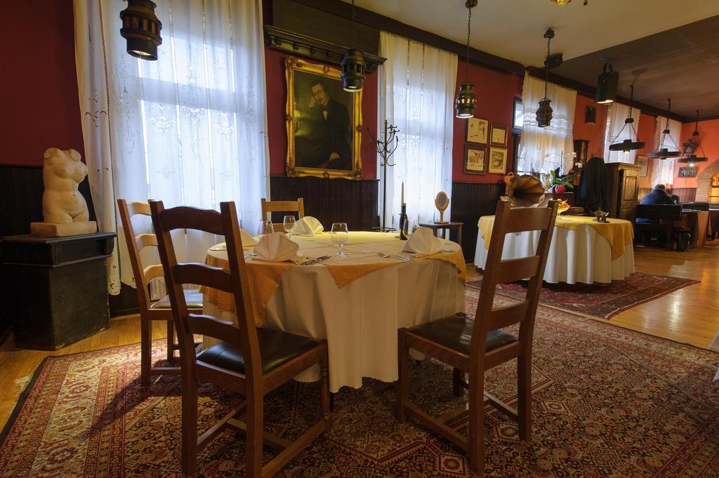 Hotel Sporn Radomlje エクステリア 写真