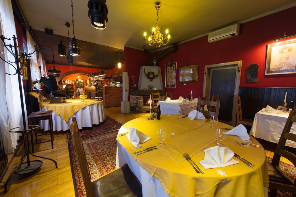 Hotel Sporn Radomlje エクステリア 写真