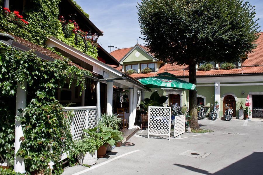 Hotel Sporn Radomlje エクステリア 写真