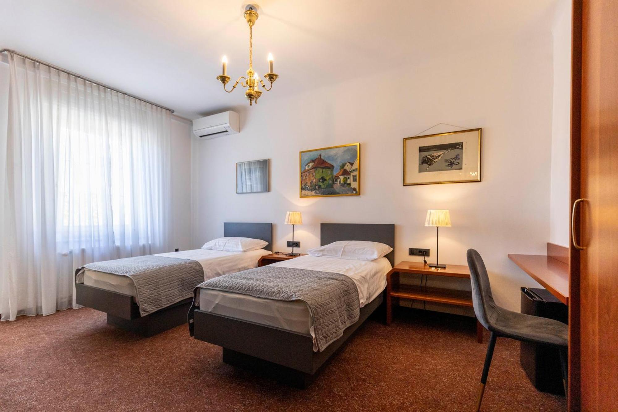 Hotel Sporn Radomlje エクステリア 写真