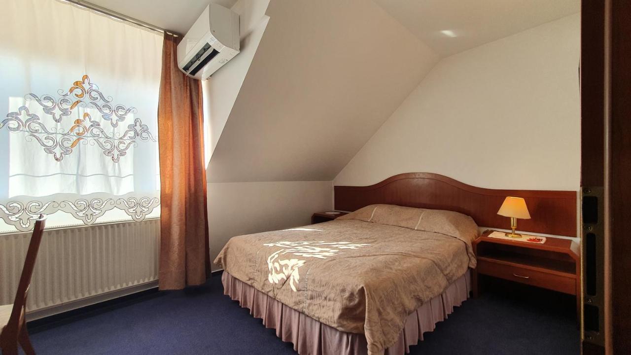 Hotel Sporn Radomlje エクステリア 写真