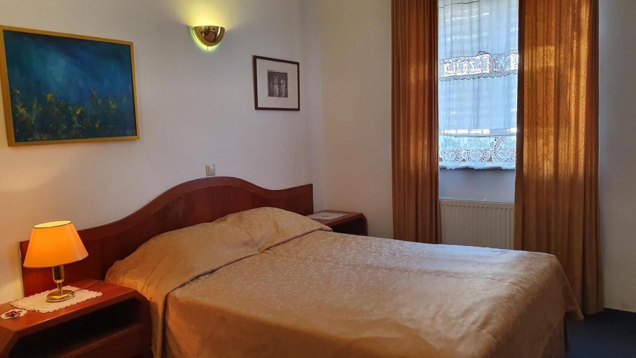 Hotel Sporn Radomlje エクステリア 写真